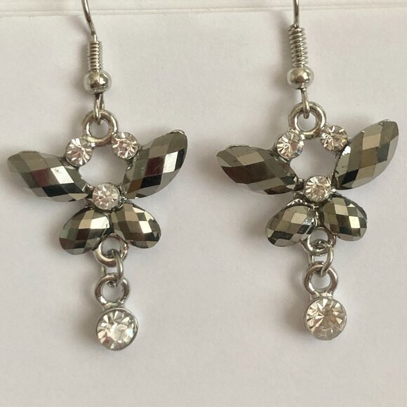 Vintage Metallic Gray Butterfly Earrings Silver Tone Crystal Acrylic Drop Dangle - Picture 2 of 7